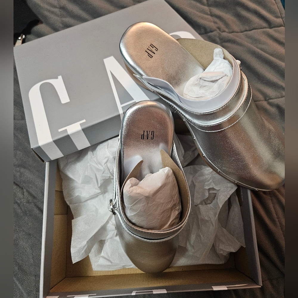 GAP silver vegan leather clog NIB size 8